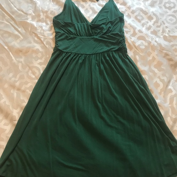 Green knee length halter dress - Picture 3 of 4